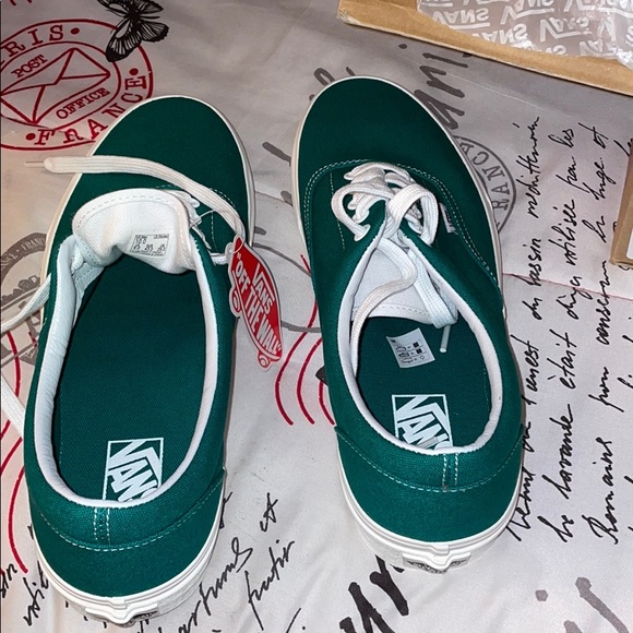 Vans - Picture 5 of 7